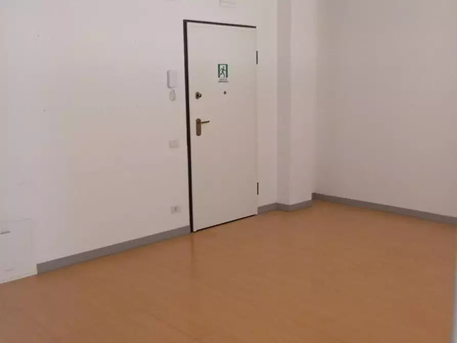 Immagine 6 di Ufficio in vendita  a Poggibonsi