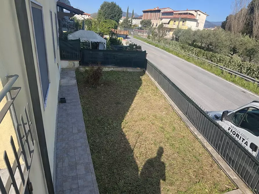 Immagine 8 di Casa bifamiliare in vendita  a Capannori