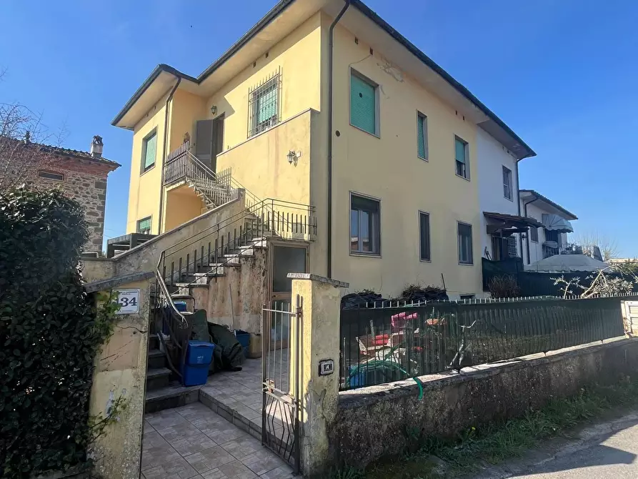 Immagine 2 di Casa bifamiliare in vendita  a Capannori