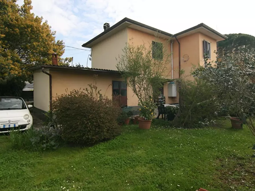 Immagine 15 di Casa semindipendente in vendita  a Massa