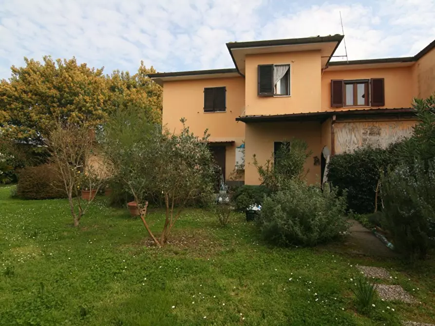 Immagine 16 di Casa semindipendente in vendita  a Massa