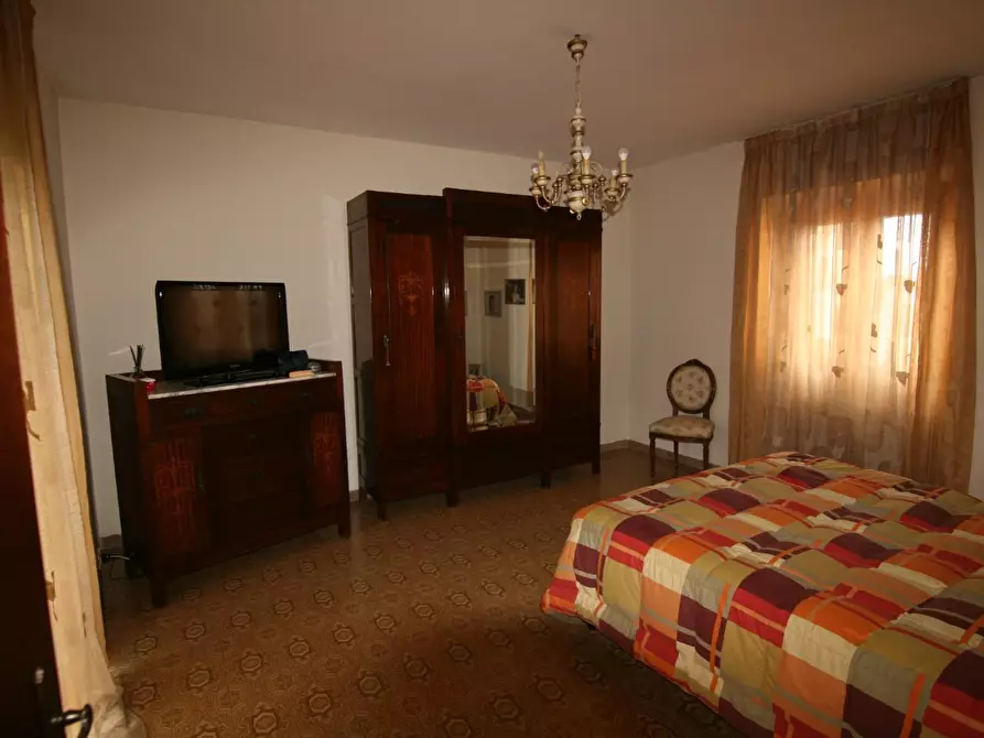 Immagine 9 di Casa semindipendente in vendita  a Massa