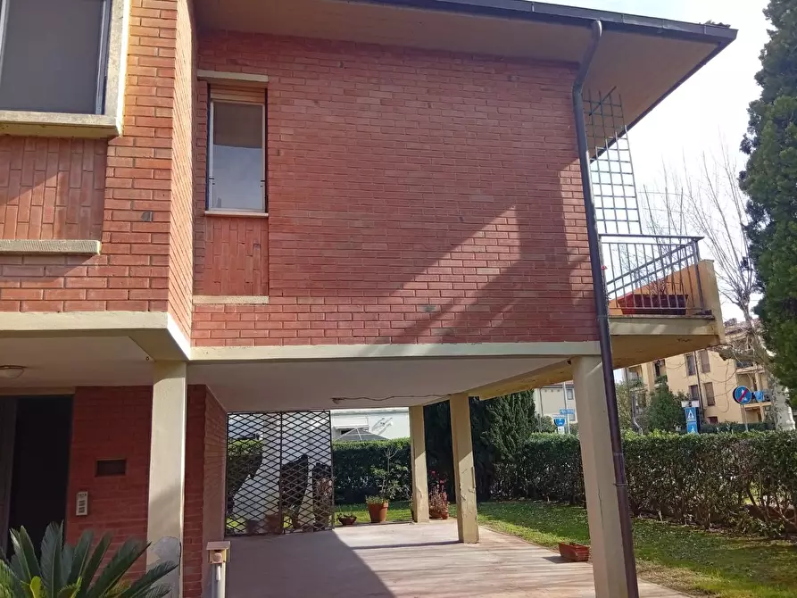 Immagine 1 di Casa indipendente in vendita  a Pisa