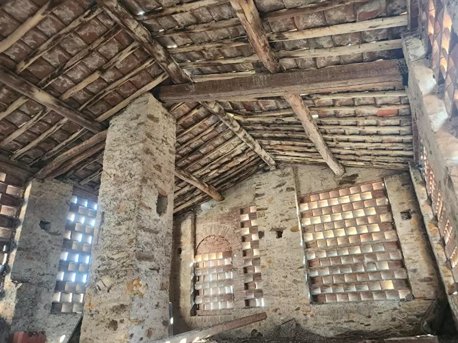 Immagine 9 di Deposito in vendita  a Capannori