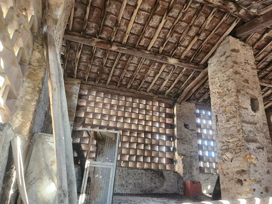 Immagine 15 di Deposito in vendita  a Capannori