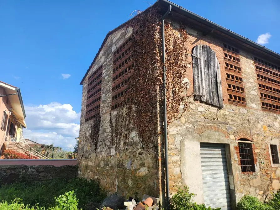 Immagine 13 di Deposito in vendita  a Capannori