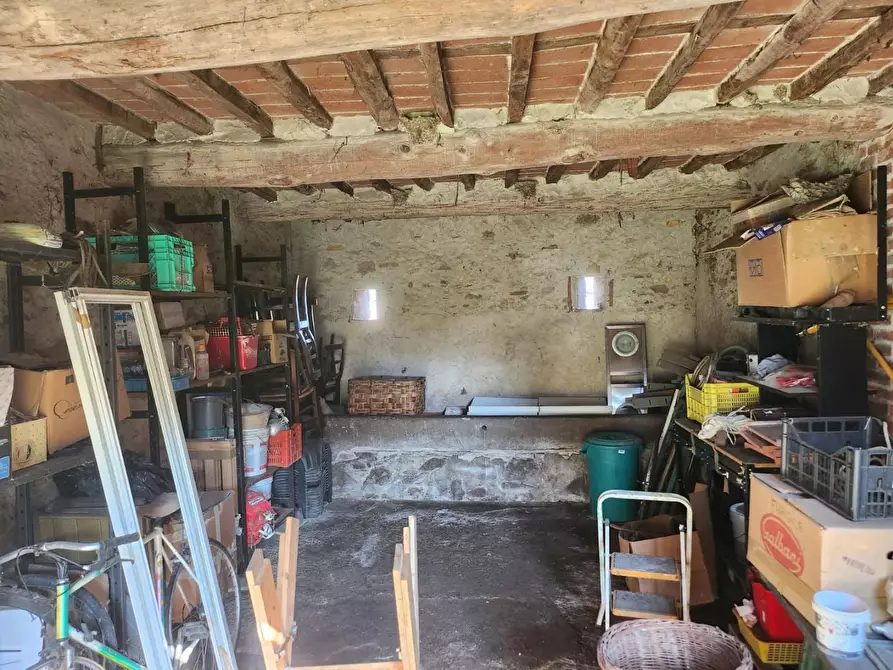 Immagine 10 di Deposito in vendita  a Capannori