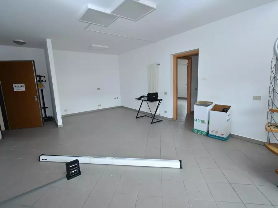 Immagine 3 di Ufficio in affitto  a Vecchiano