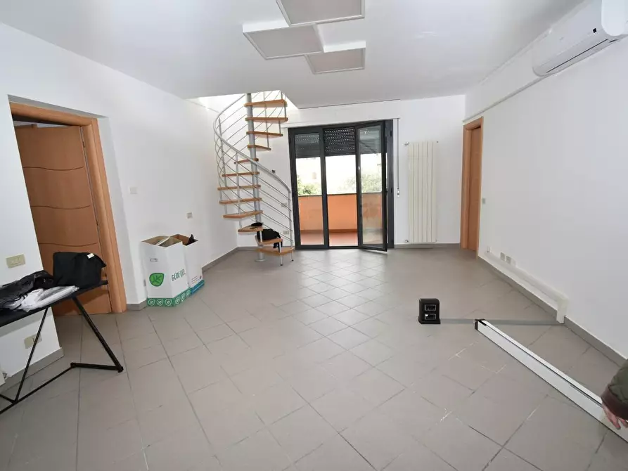 Immagine 1 di Ufficio in affitto  a Vecchiano