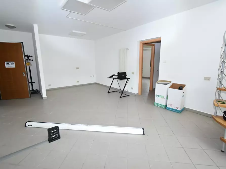 Immagine 4 di Ufficio in affitto  a Vecchiano