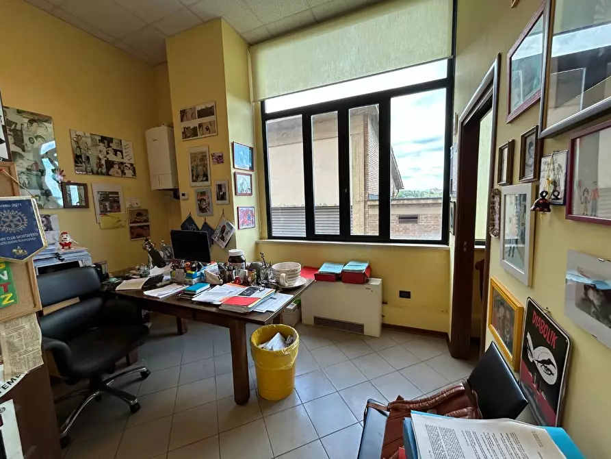 Immagine 9 di Appartamento in vendita  a Siena