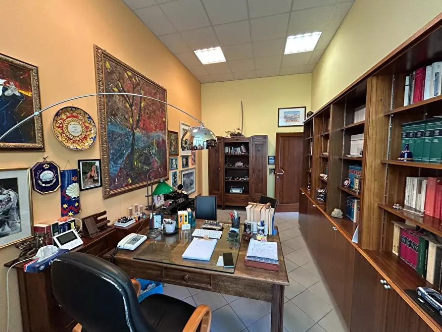 Immagine 17 di Appartamento in vendita  a Siena