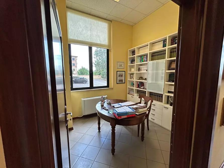 Immagine 6 di Appartamento in vendita  a Siena