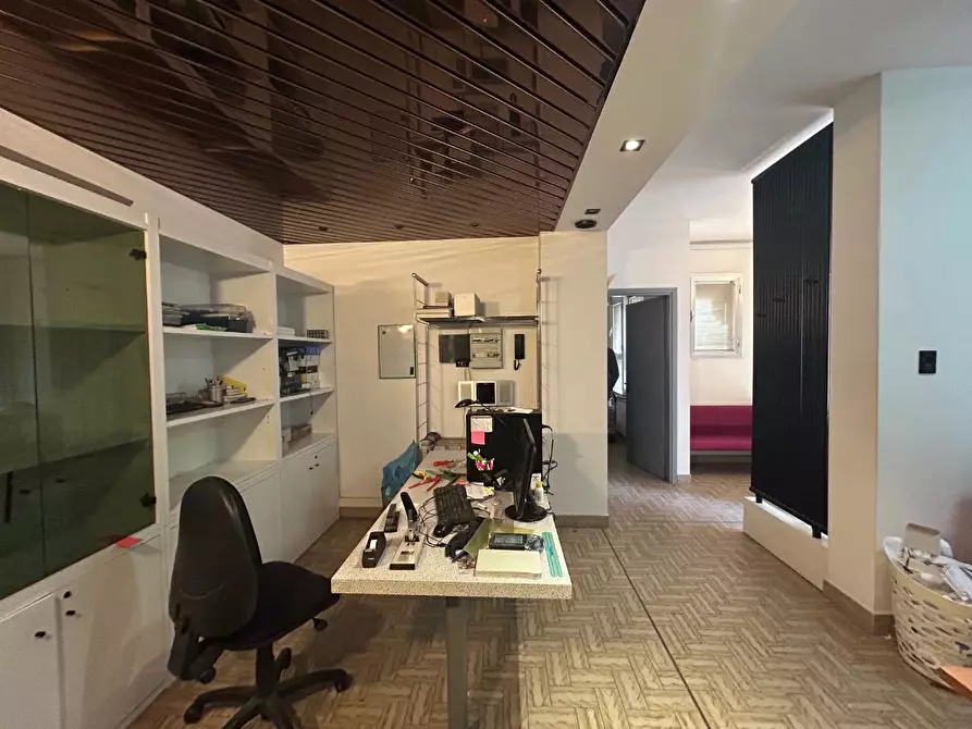 Immagine 9 di Ufficio in vendita  a Empoli