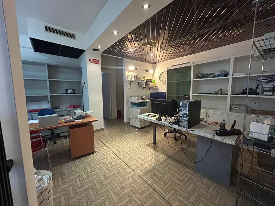 Immagine 11 di Ufficio in vendita  a Empoli