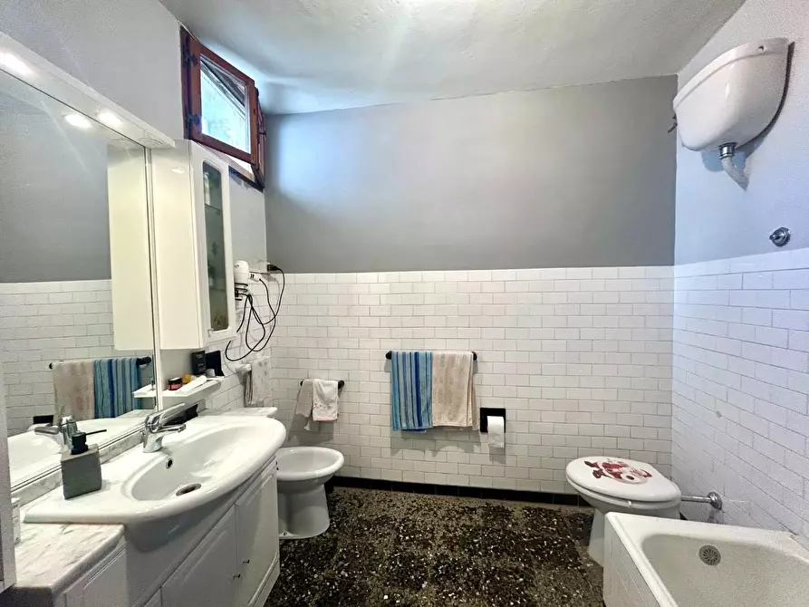 Immagine 10 di Porzione di casa in vendita  a Monteriggioni