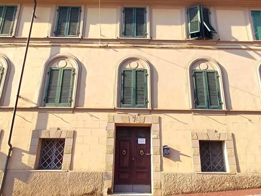 Immagine 1 di Appartamento in vendita  a Massa