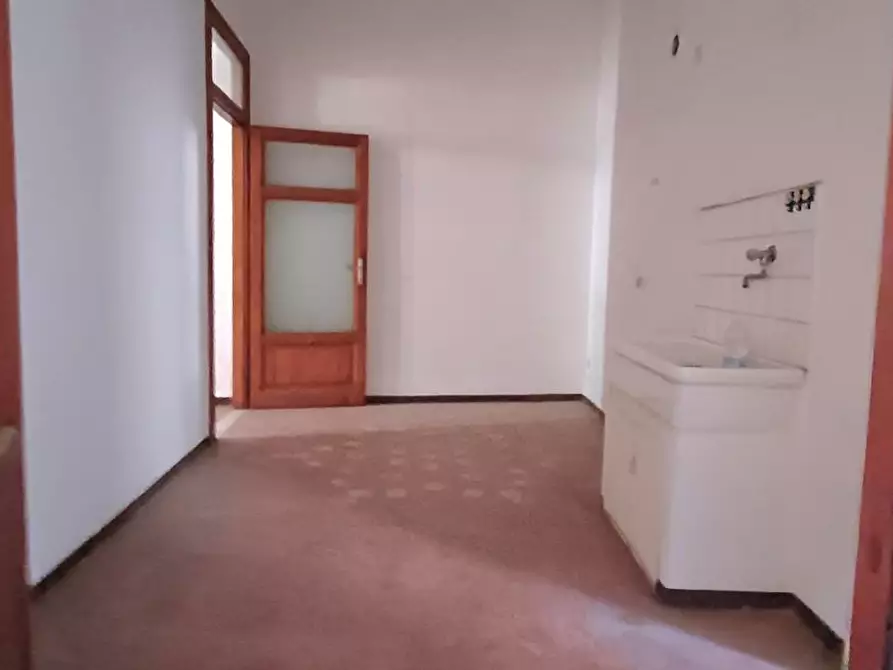 Immagine 3 di Appartamento in vendita  a Massa