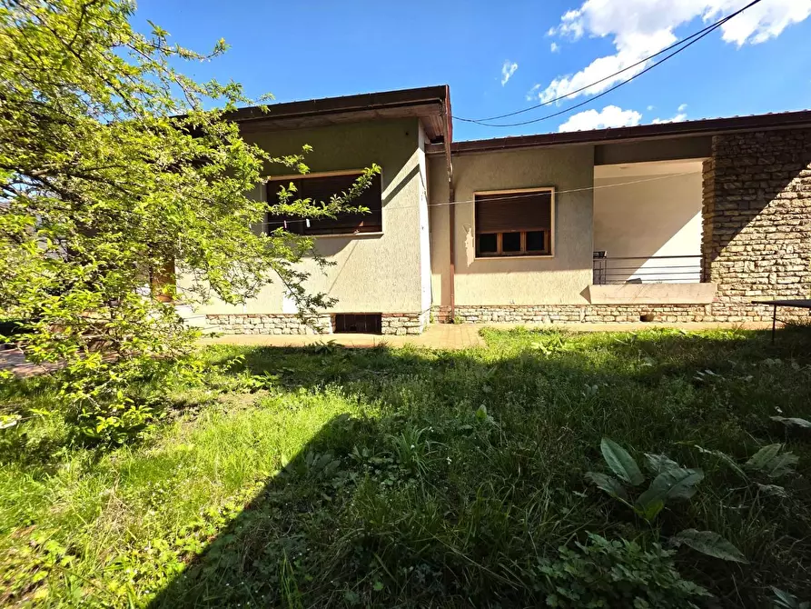 Immagine 5 di Villa in vendita  a Massa