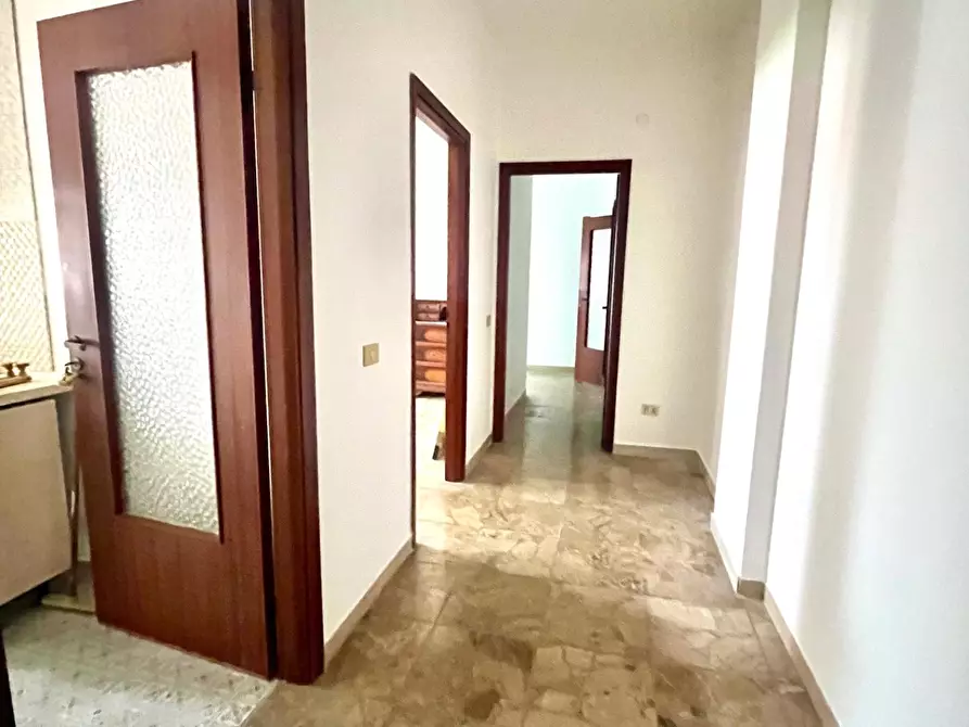 Immagine 1 di Appartamento in vendita  a Massa