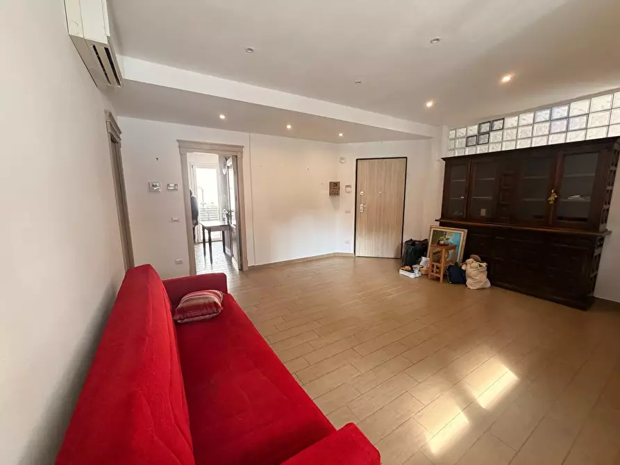 Immagine 1 di Appartamento in vendita  a Viareggio