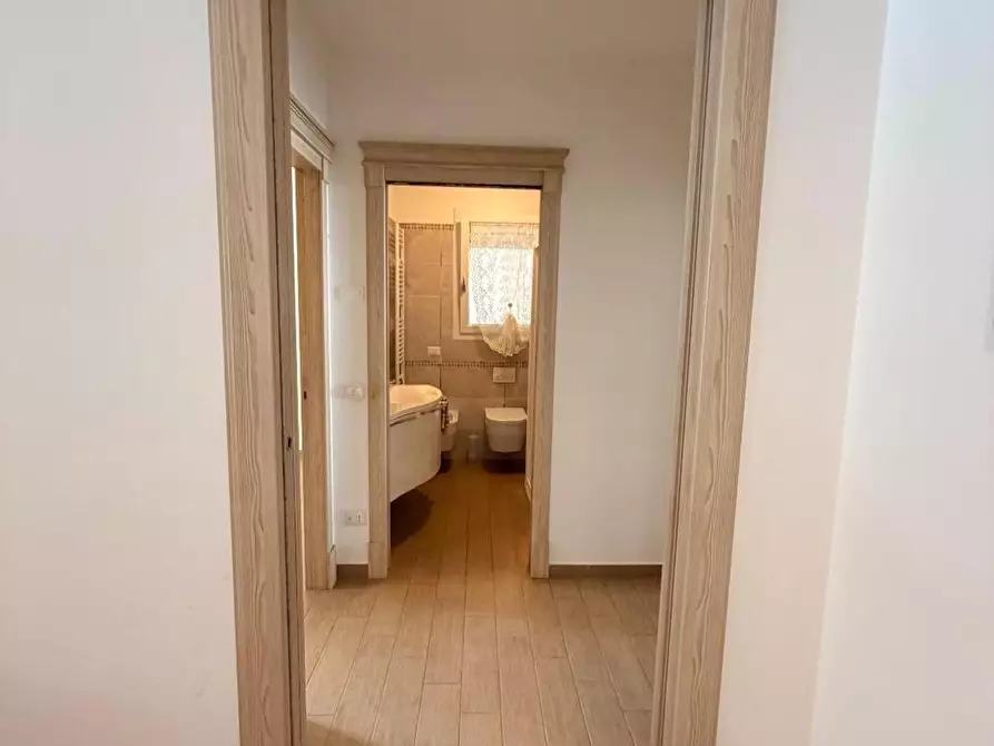 Immagine 10 di Appartamento in vendita  a Viareggio