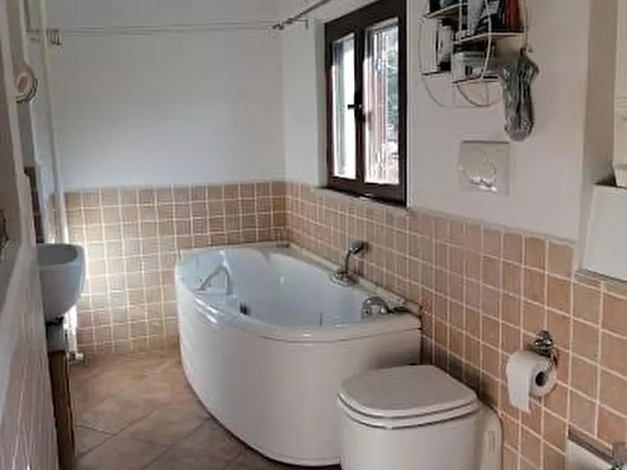 Immagine 9 di Appartamento in vendita  a Carrara