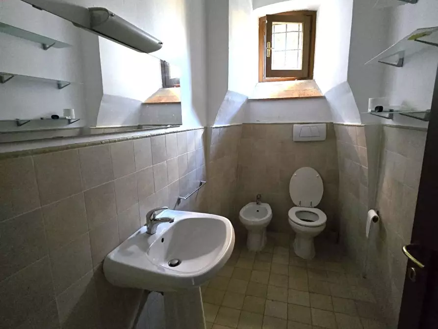 Immagine 2 di Ufficio in vendita  a Colle Di Val D'elsa