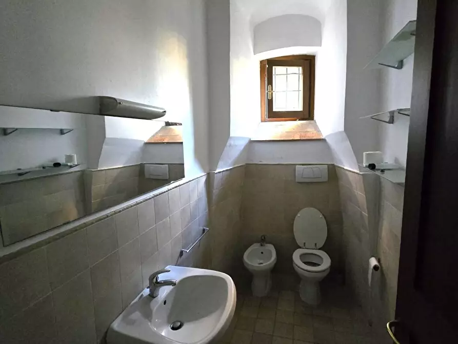 Immagine 11 di Ufficio in vendita  a Colle Di Val D'elsa