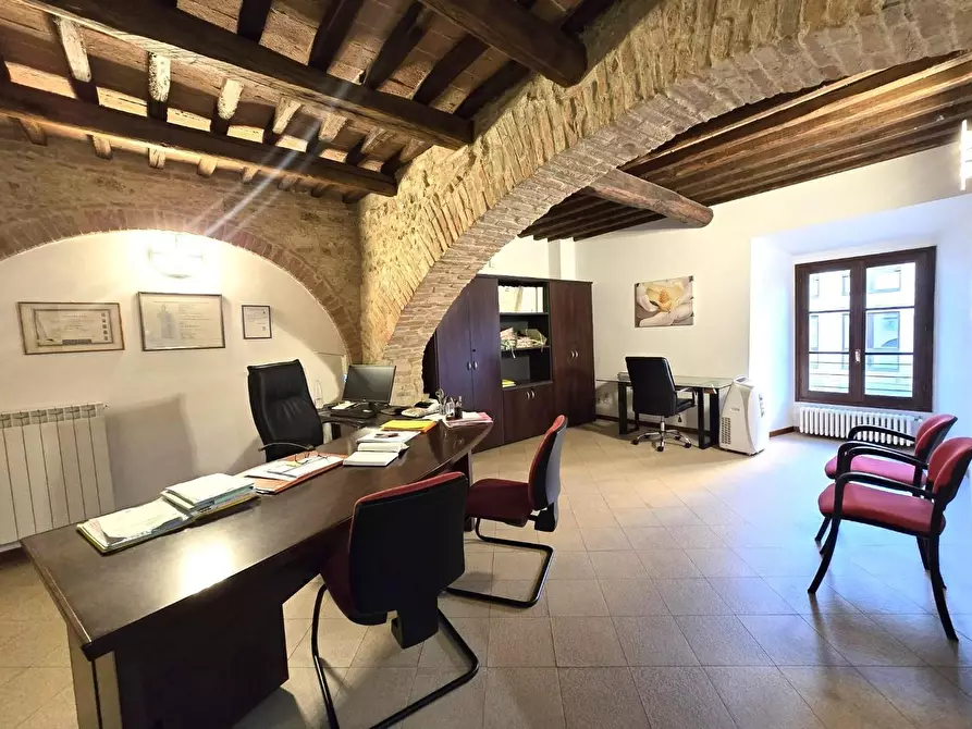 Immagine 10 di Ufficio in vendita  a Colle Di Val D'elsa