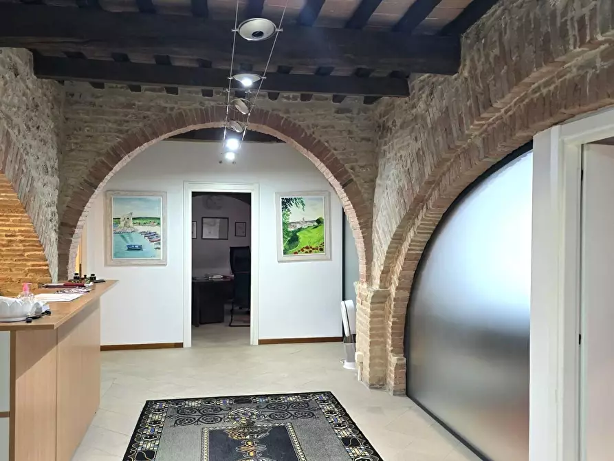 Immagine 12 di Ufficio in vendita  a Colle Di Val D'elsa