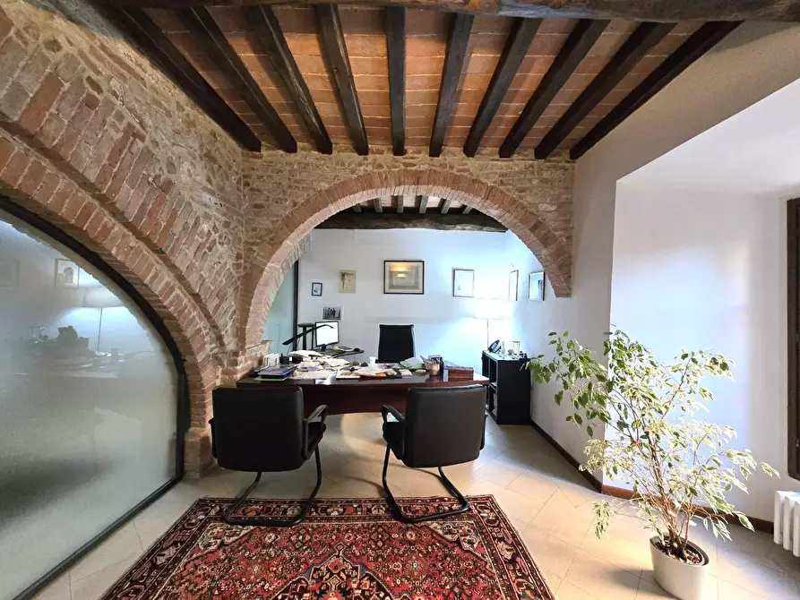 Immagine 9 di Ufficio in vendita  a Colle Di Val D'elsa