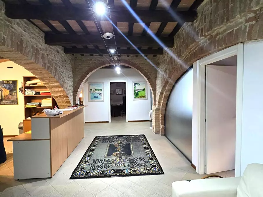 Immagine 6 di Ufficio in vendita  a Colle Di Val D'elsa