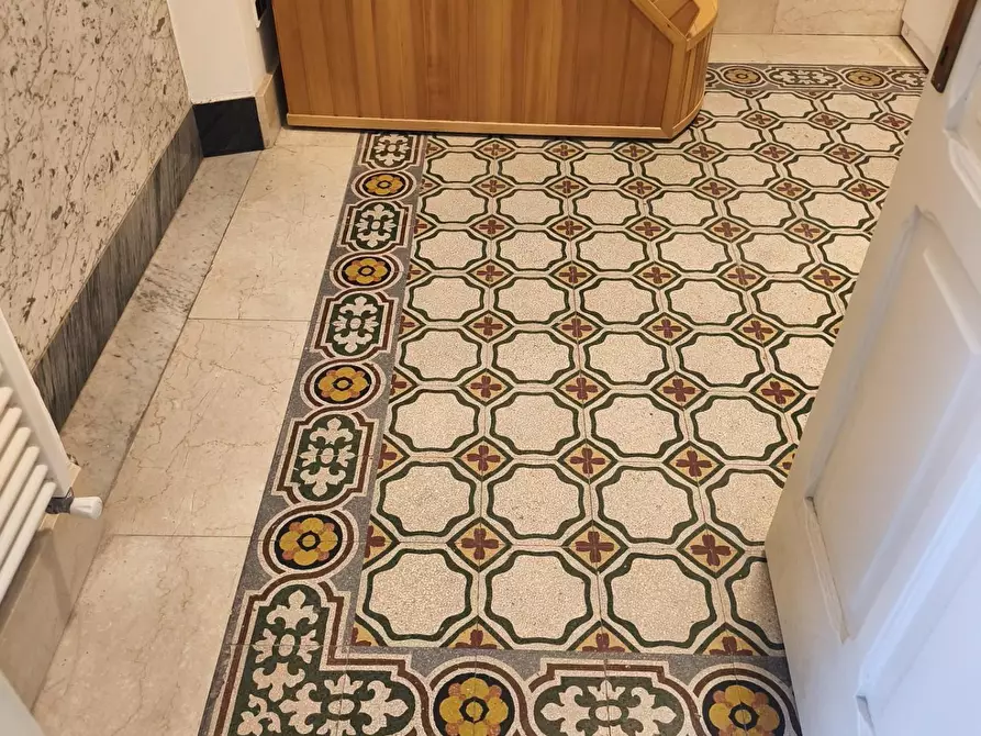 Immagine 67 di Villa in vendita  a Carrara