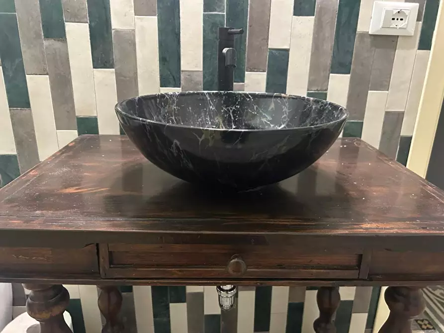 Immagine 39 di Villa in vendita  a Carrara