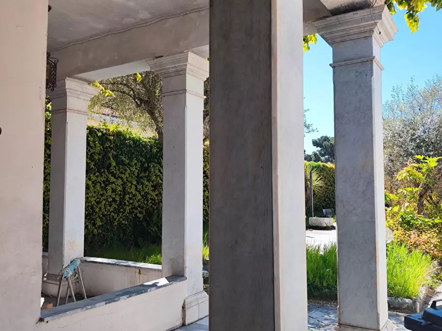 Immagine 74 di Villa in vendita  a Carrara