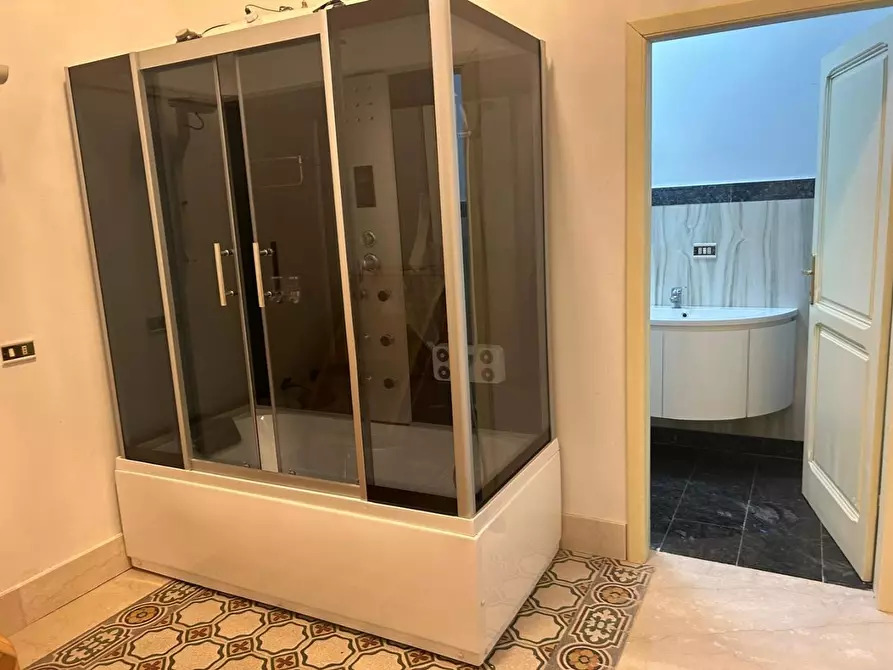 Immagine 42 di Villa in vendita  a Carrara