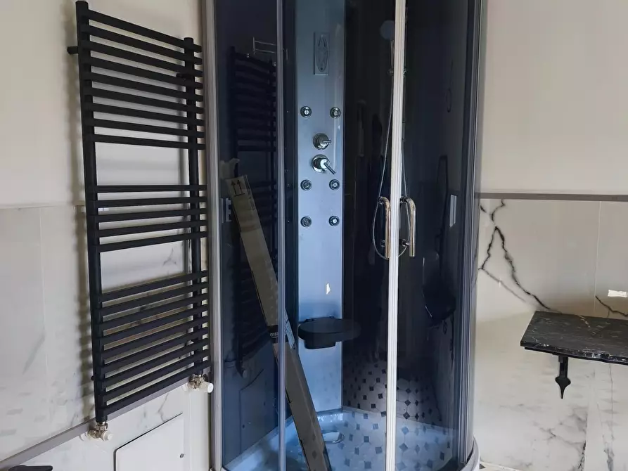 Immagine 45 di Villa in vendita  a Carrara