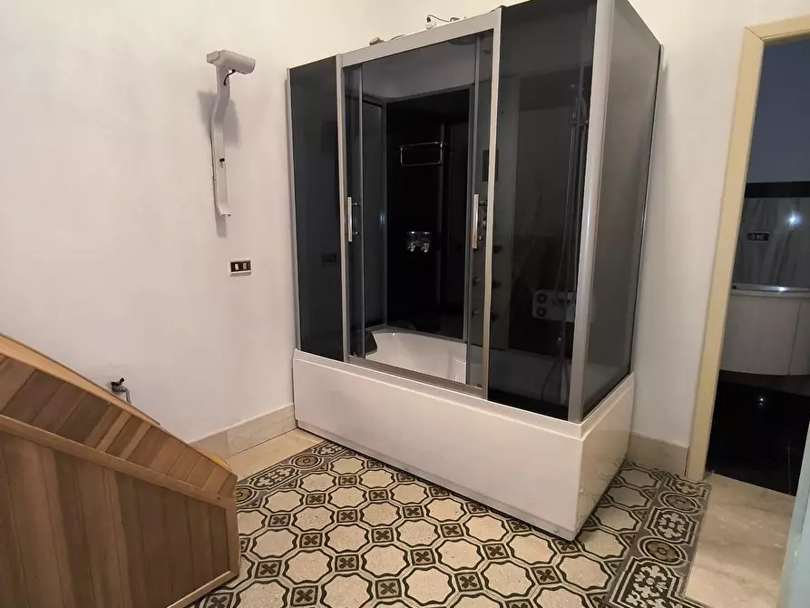 Immagine 56 di Villa in vendita  a Carrara