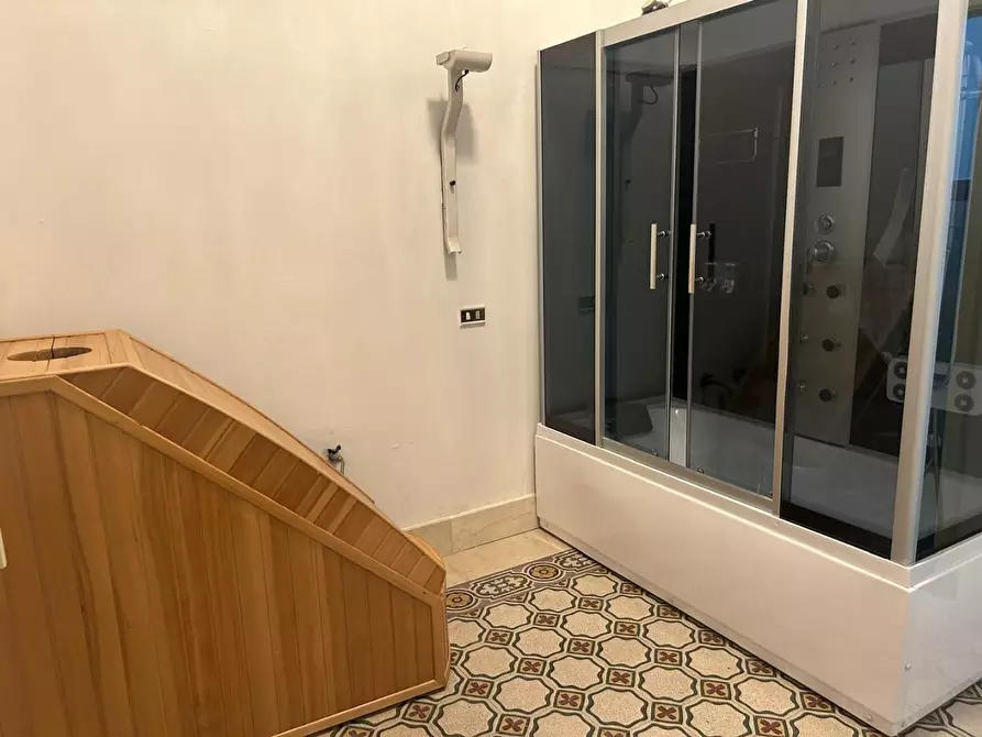 Immagine 23 di Villa in vendita  a Carrara