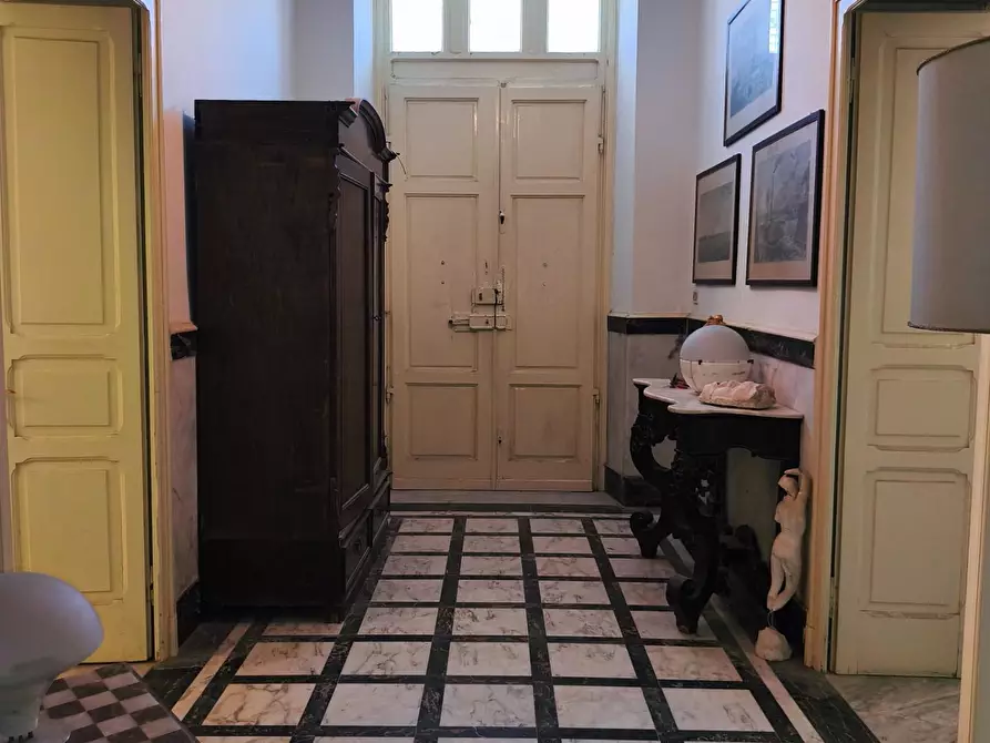 Immagine 5 di Villa in vendita  a Carrara