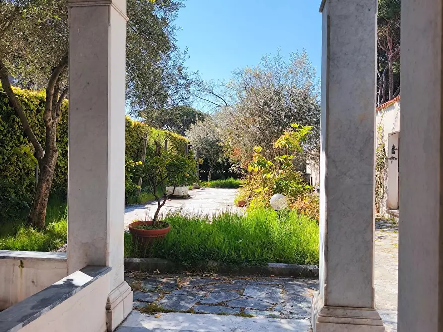 Immagine 77 di Villa in vendita  a Carrara
