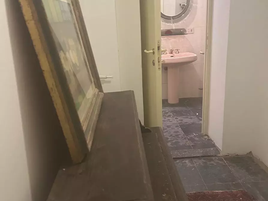 Immagine 16 di Villa in vendita  a Carrara