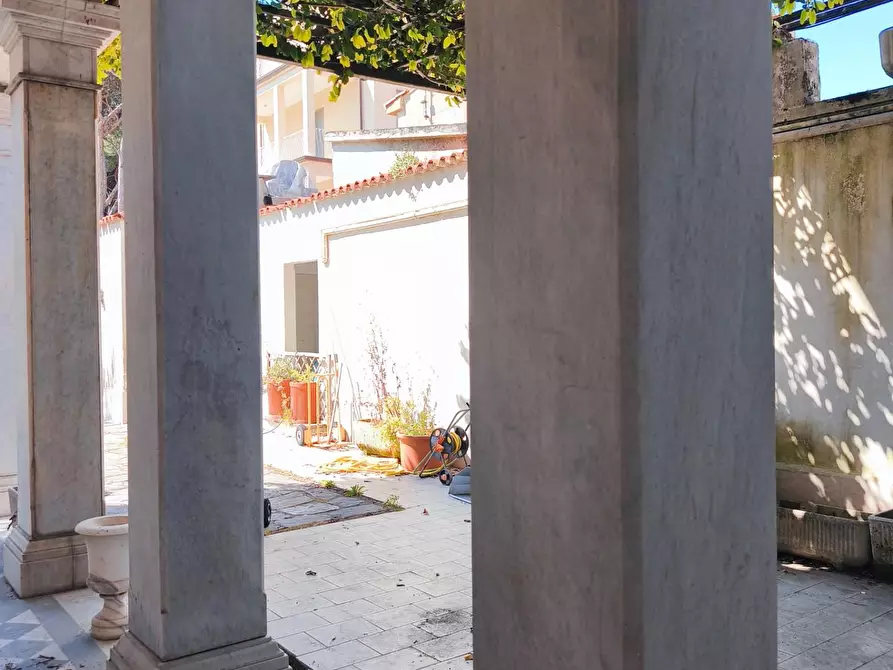 Immagine 73 di Villa in vendita  a Carrara