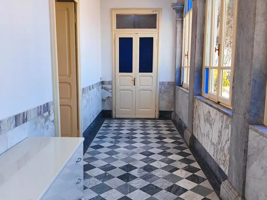 Immagine 19 di Villa in vendita  a Carrara