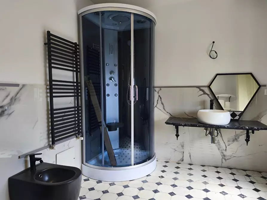 Immagine 21 di Villa in vendita  a Carrara