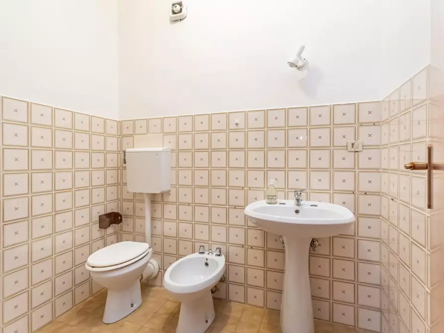 Immagine 13 di Appartamento in vendita  a Roma