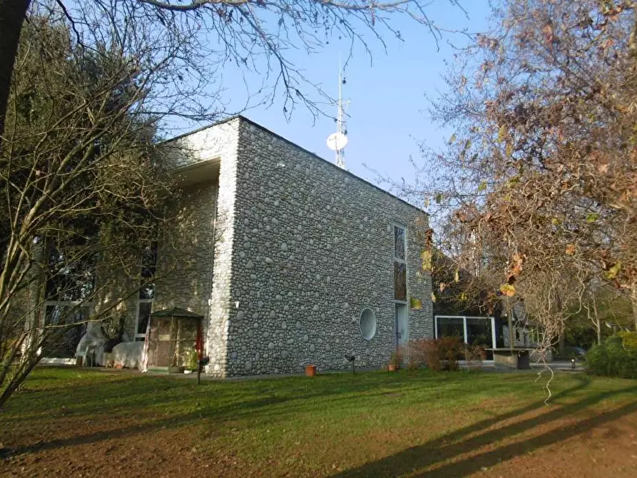 Immagine 10 di Villa in vendita  a Nosate