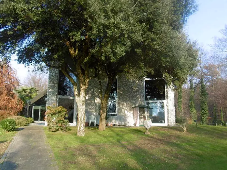 Immagine 12 di Villa in vendita  a Nosate
