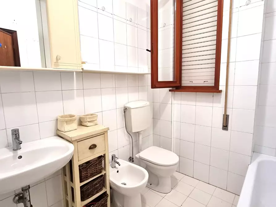 Immagine 19 di Appartamento in vendita  a Viareggio